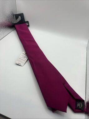 Satin Tie in Deep Magenta - Elegant Solid Style